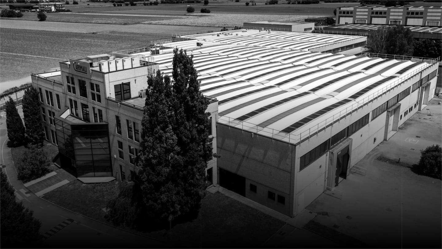 Dach des VEA Group Werks mit Solarpaneelen, Chignolo d'Isola